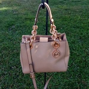 👜EUC Michael Kors Cynthia Satchel 👜